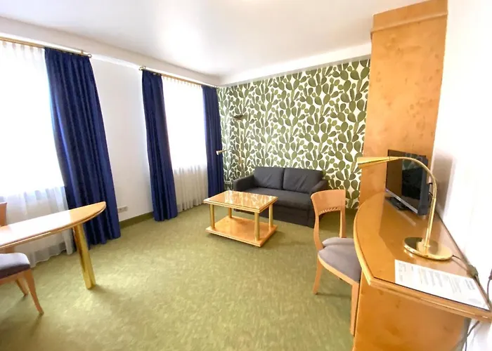 ホテル Rebgarten Schulgasse 3*