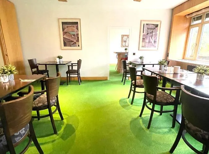 ホテル Rebgarten Schulgasse