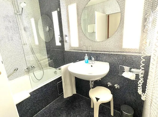 Rebgarten Schulgasse ホテル 3*