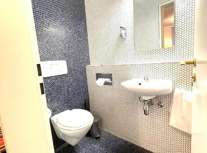 Rebgarten Schulgasse ホテル 3*